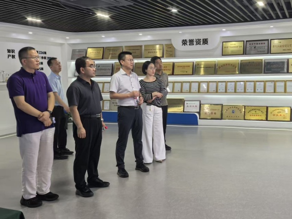 西北農(nóng)林科技大學(xué)副校長(zhǎng)劉天軍一行蒞臨托普云農(nóng)調(diào)研